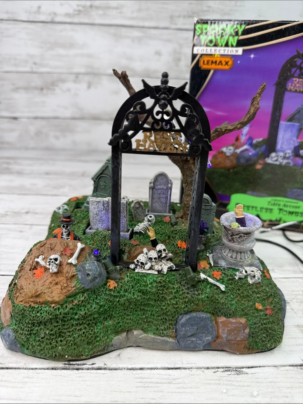 Lemax Spooky Town “Restless Tombstones” 74605 Halloween Animated Retired 2007